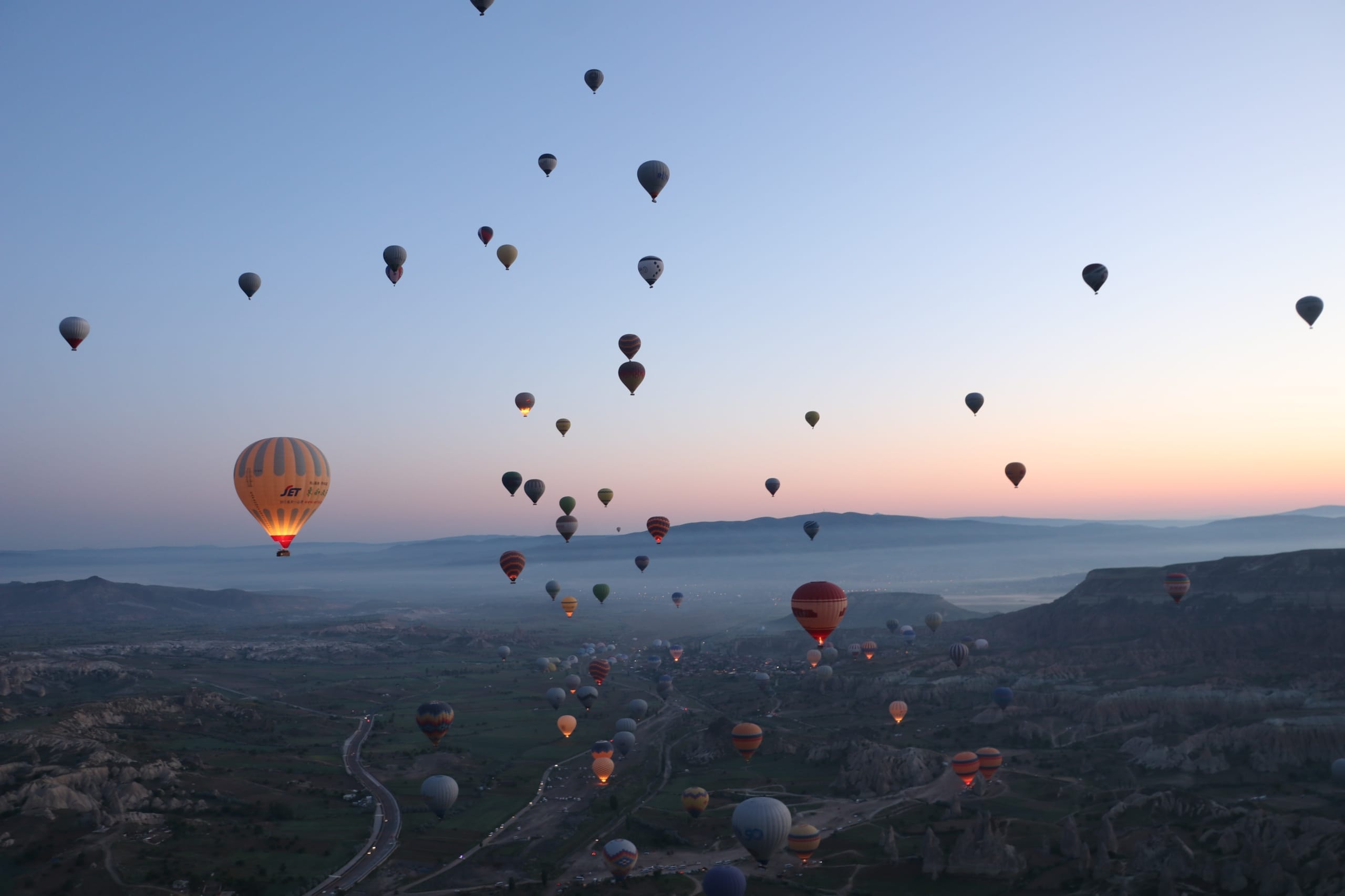 hot-air-balloon-7217176-scaled